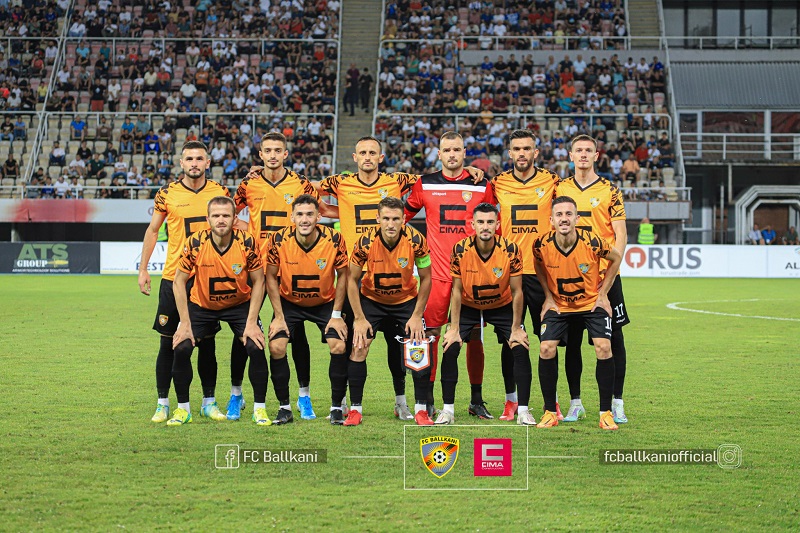 Ballkani team, pose before match vs Shkupi