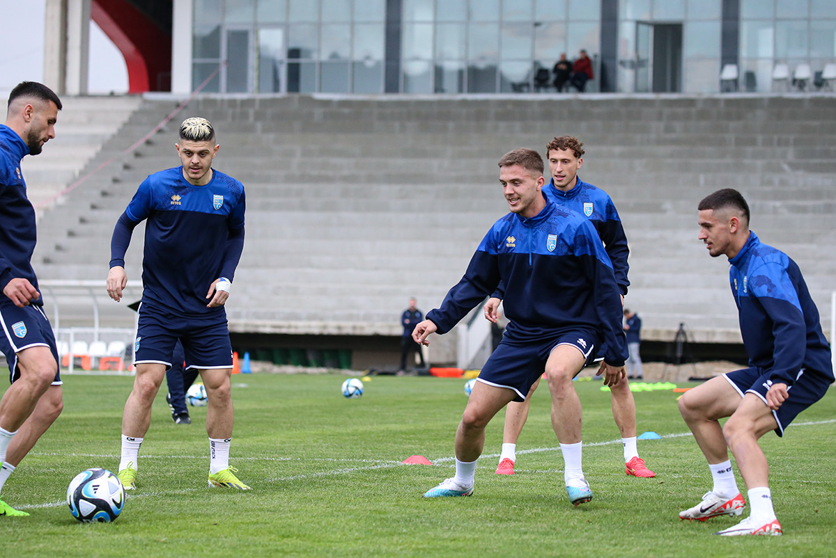 Kosova - team training 