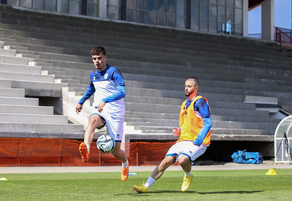 Donat Rrudhani passes the ball in training with Kosova 