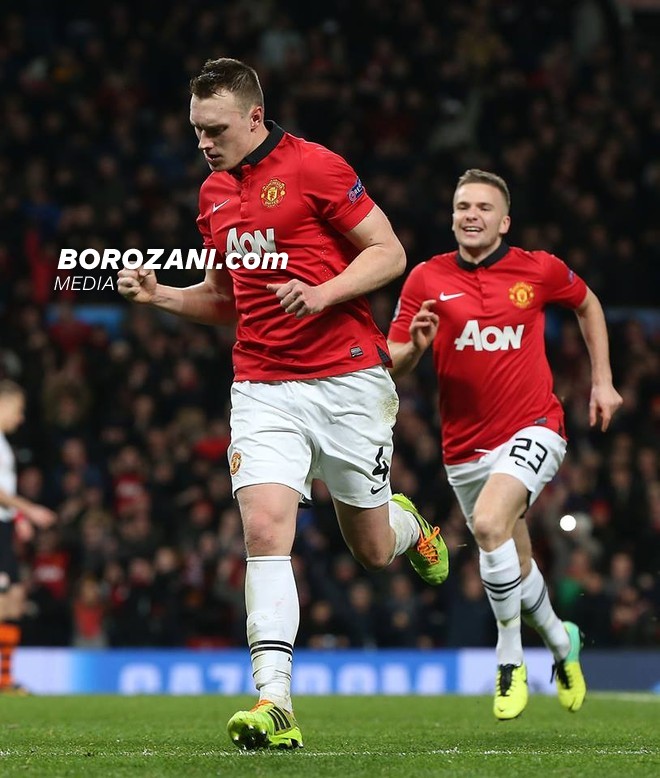 Man Utd fiton, Bayer vazhdon