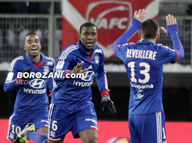 Lyon merr lidershipin