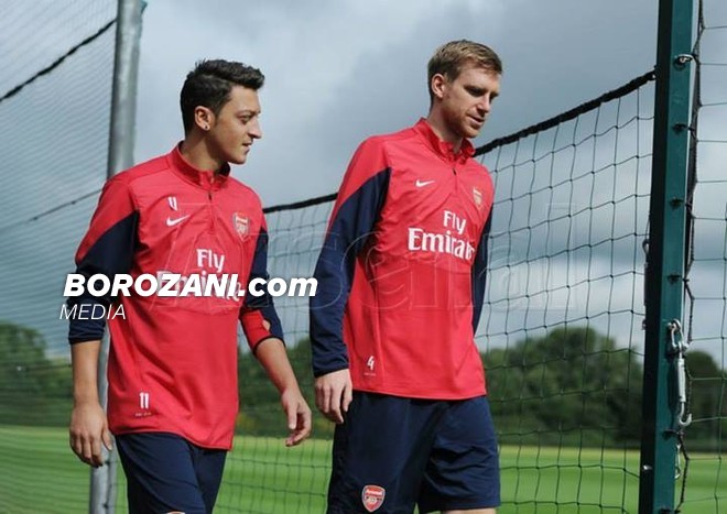 Ozil bën Arsenalin lider