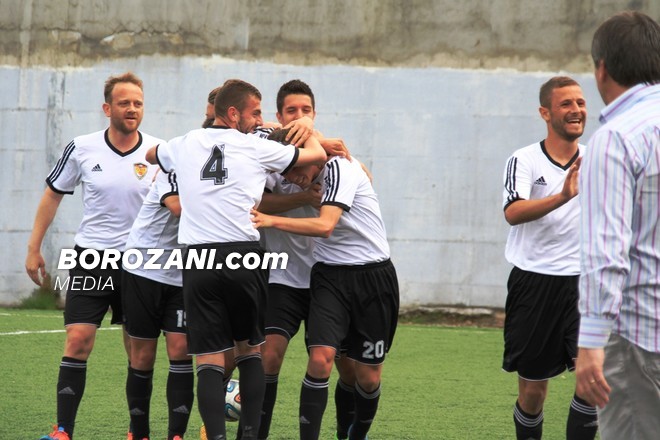 Liria teston futbollistë italian dhe uruguajan!