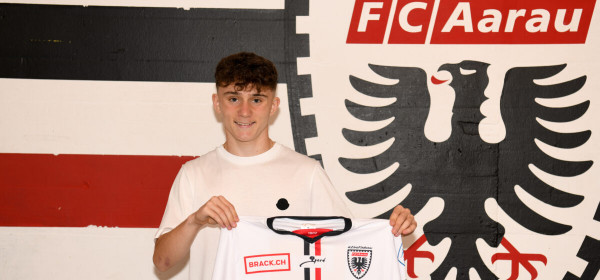 Talenti 16-vjeçar shqiptar, nënshkruan dy kontrata me skuadrën zvicerane