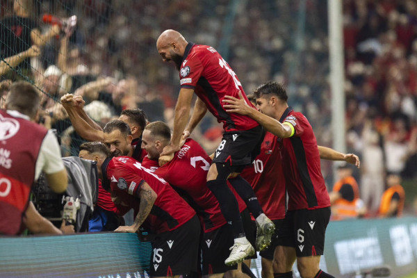 Shqipëria fantastike, me një këmbë në EURO2024!