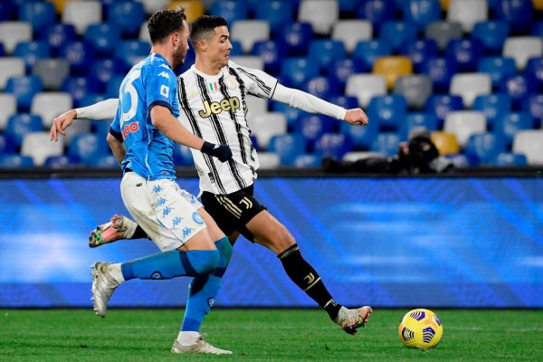 Rrahmani fenomenal, Napoli triumfon ndaj Juventusit
