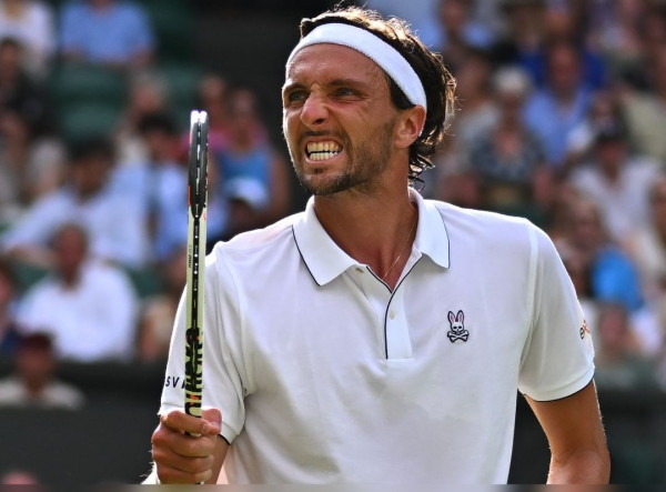 Rinderknech bën befasinë e radhës në Wimbledon, eliminon bartësin e tretë