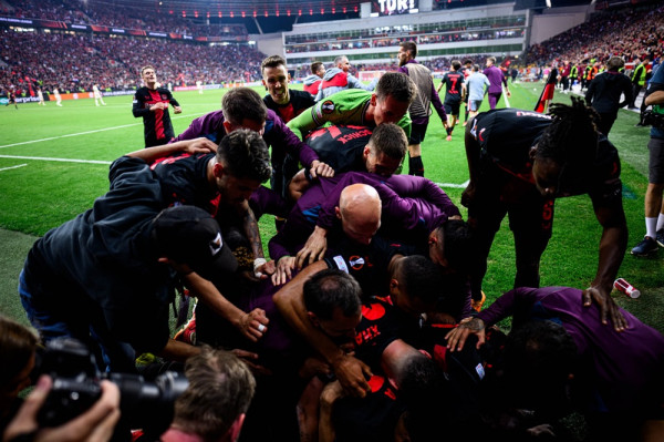 Bayer Leverkusen në historinë e futbollit evropian, ndërsa siguron edhe finalen e Ligës së Evropës