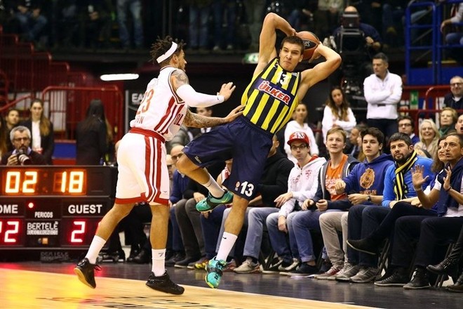 Fenerbahçe mposht Armanin në Milano