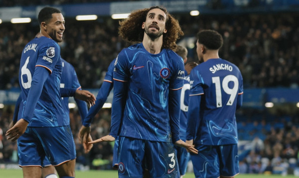 Chelsea fiton dhe i afrohet në dy pikë liderit