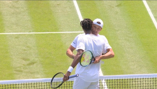 Gati 4 orë dhe pas 5 setesh, eliminohet Monfils