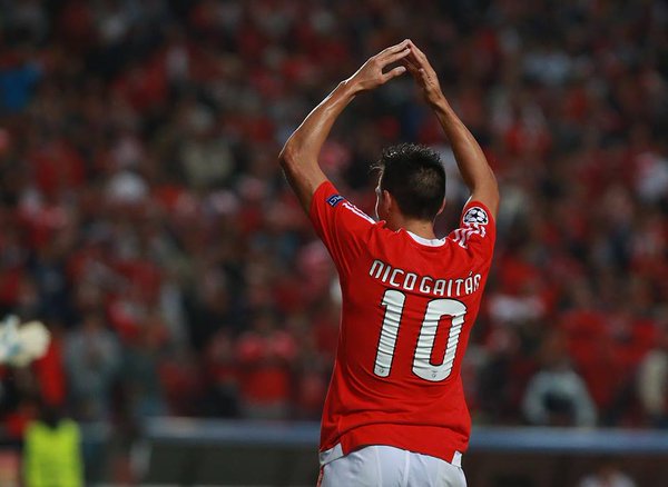 Benfica triumfon në Rusi