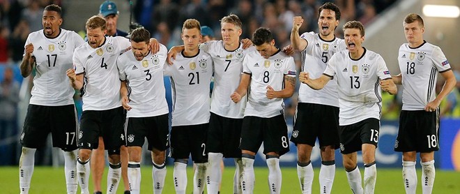 Gjermania triumfon, pas penalltive dramatike