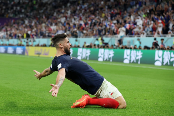 Franca kryen detyrën, bindshëm në çerekfinale