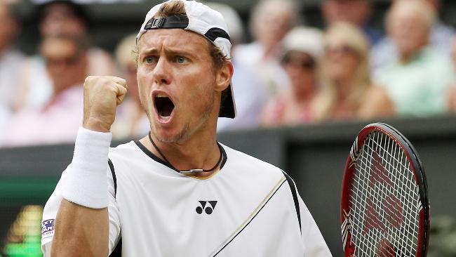 Hewitt mposht Federerin në finale