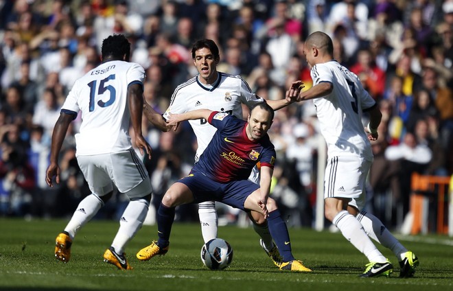 Real - Barça, luftë futbolli