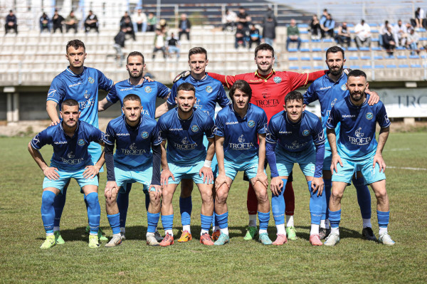 Istogu fiton goleadën dhe mbijeton në Ligë të Parë