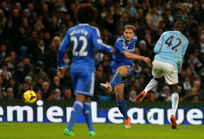 Chelsea triumfon në Etihad