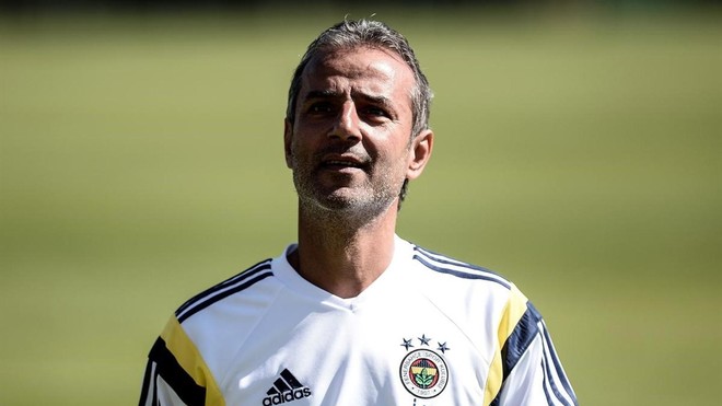 Dorëhiqet trajneri i Fenerbahçes