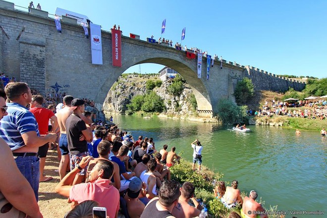 Egzon Prenqi dhe Kreshnik Bejra, fitues në stilin ‘në këmbë’