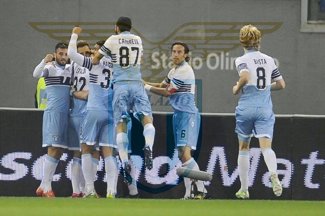 Lazio demolon Fiorentinën dhe del në pozitën e tretë