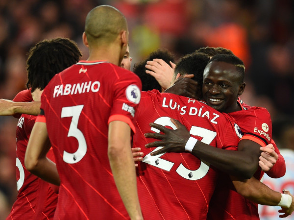 Liverpool deklason Manchester Unitedin dhe bëhet lider