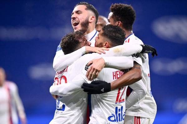 Shaqiri gol e asist, Lyon përmbys Marseille
