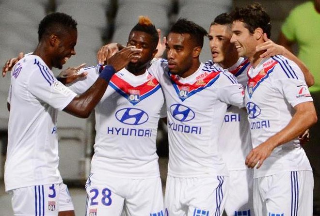 Lyon fiton, Lacazette shënon