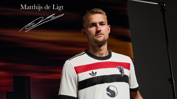 Matthijs de Ligt zyrtarisht i Manchester Unitedit