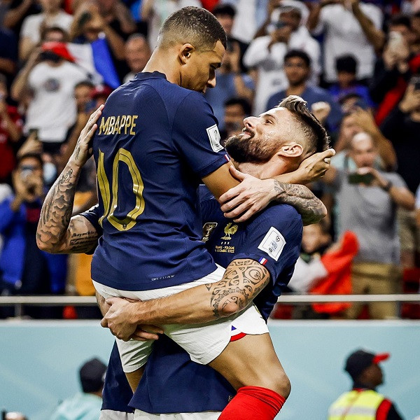 Mbappe briliant, Giroud në histori! Franca marshon drejt çerekfinales