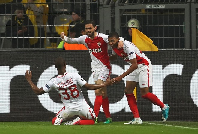 Monaco avancon thellë ndaj Dortmundit