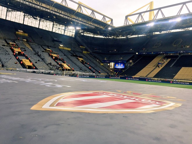 Tifozët e Monacos këndojnë “Dortmund, Dortmund!”