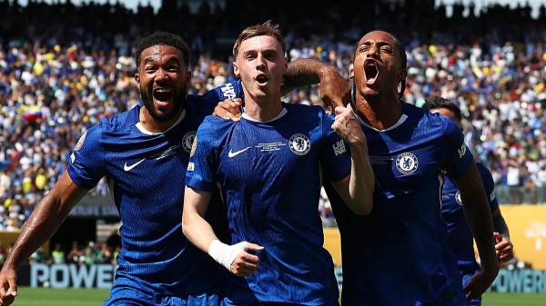 Palmer shkëlqeu, Chelseat i mjaftoi një pjesë ndaj PSG për titullin e Botës