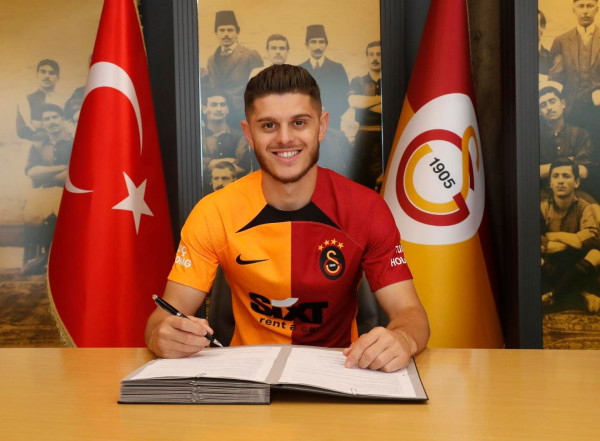 Milot Rashica nënshkruan, i lumtur për ekipin e ri