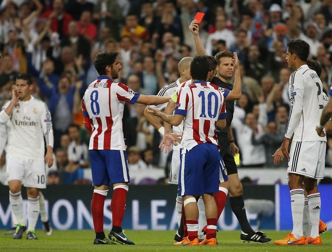 FIFA suspendon transferet e Real dhe Atletico Madridit