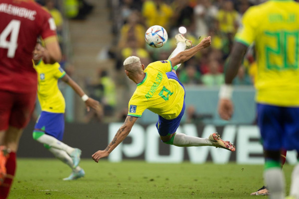 Richarlison debuton në Botëror me dygolësh, Brazili bën samba ndaj serbëve