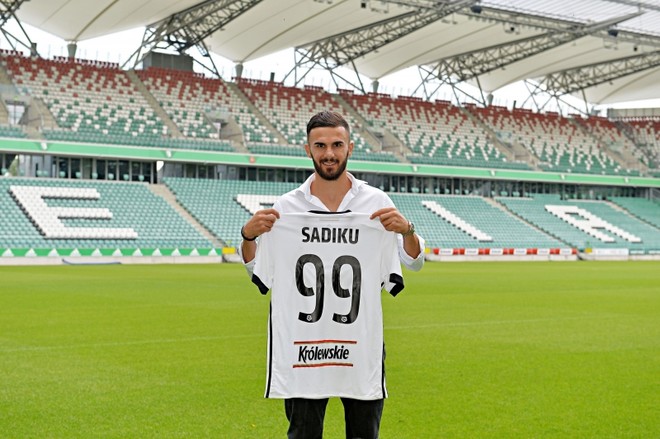 Legia prezenton Armando Sadikun