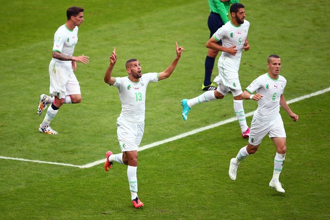 Algjerianët dhurojnë paratë e fituara