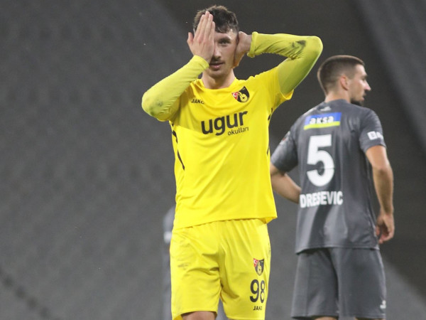 Jetmir Topalli i shënon dy herë Fenerbahçes