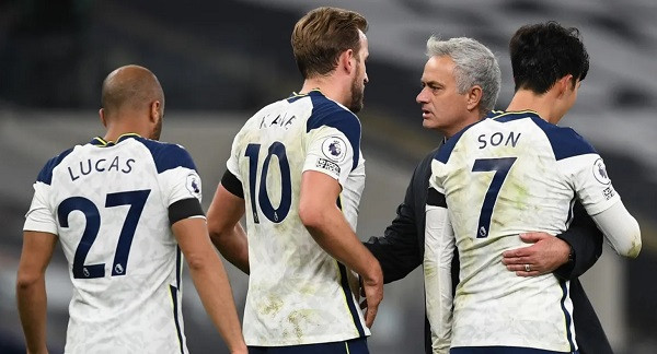 Taktika e Mourinhos, çon Tottenhamin në krye