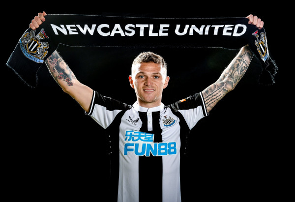 ZYRTARE: Newcastle kompleton transferin e parë
