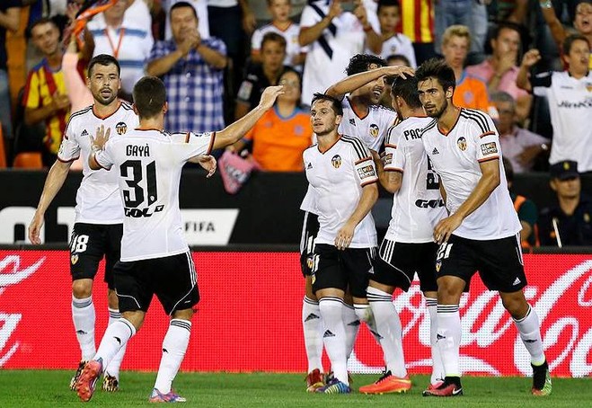 Mustafi debuton, Valencia lidere