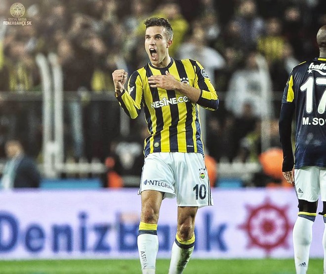 Van Persie vendos derbin turk, Feneri mbi Galatën