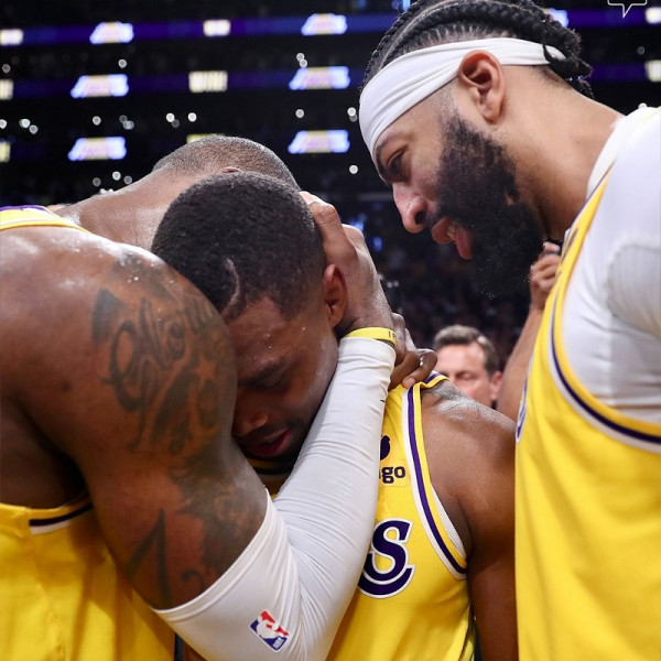 Walker në skenë! Lakers mbijeton triple-doublin e Curryt dhe është një fitore para finales
