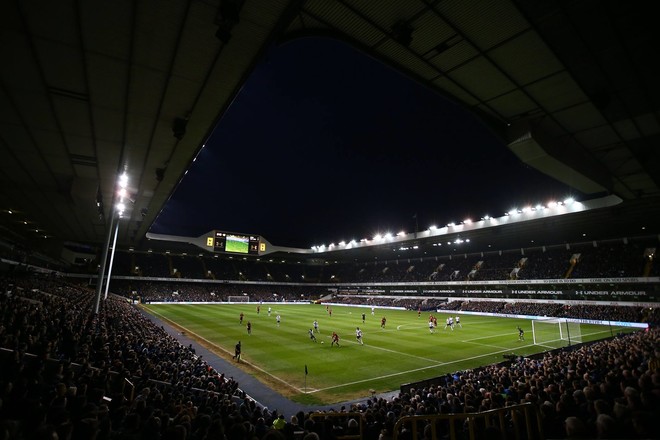 Tottenham barazon, Leicester një fitore larg titullit
