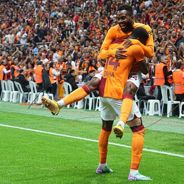 Galatasaray me golat e Zahas merr kreun