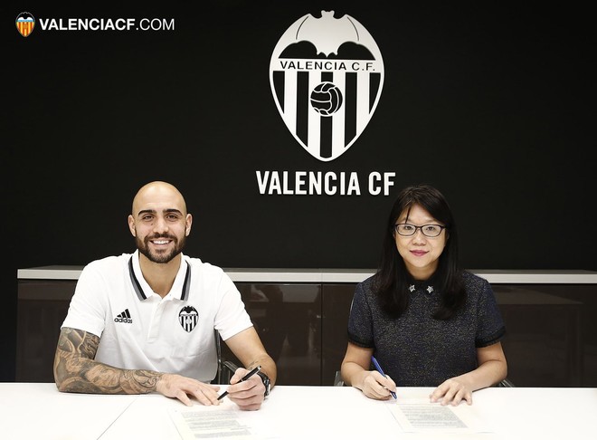 Valencia përforcohet me Simone Zazan