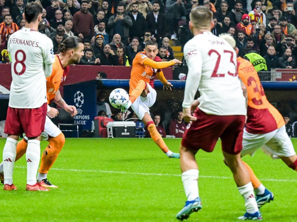 Klasikja e Championsit, Galatasaray - Man United me gjashtë gola