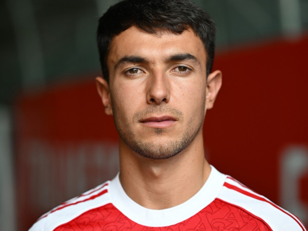 Edhe një spanjoll zyrtarizohet te Arsenali