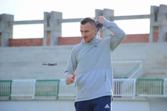 Besart Berisha stërvitet në stadiumin e Feronikelit